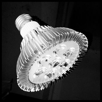 E26 / E27 7W 650-750lm  PAR30  LED Spotlight 7 LED Beads High Power LED White / Warm White 85-265V  High Thermal Conductivity Aluminum