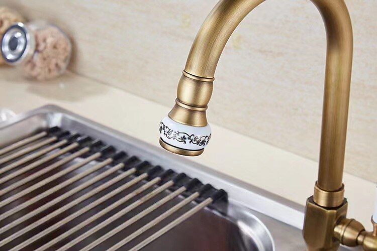 Kitchen Sink Faucet Retro Brass 360 ° Swivel Single Handle Cold Taps One Hole Lever Ceramic Valve Tap Antique Vintage Bronze 2025 - CAD $79.99 –P3