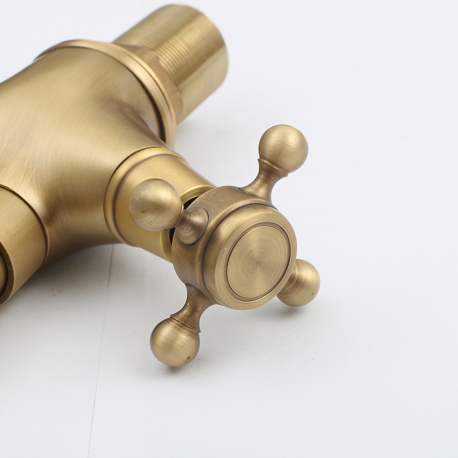 Single Handle Kitchen Faucet Antique Brass One Hole Rotatable Standard Spout/Tall/High Arc Brass Antique/COD Kitchen Faucet with Supply Lines / Adjustable to Cold and Hot Water 2025 - CAD $79.99 –P11