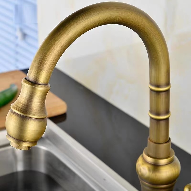 Traditional Kitchen Sink Mixer Faucet Swivel Spout Rotates 360° Retro Style Single Handle Kitchen Taps Deck Mounted One Hole Brass Vintage Water Vessel Taps 2025 - CAD $63.99 –P6
