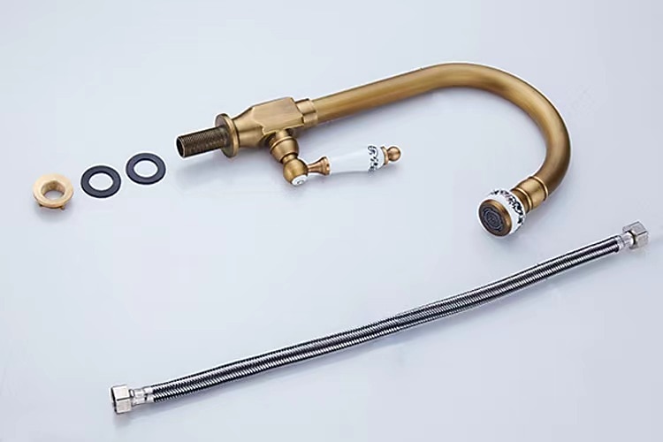 Kitchen Sink Faucet Retro Brass 360 ° Swivel Single Handle Cold Taps One Hole Lever Ceramic Valve Tap Antique Vintage Bronze 2025 - CAD $79.99 –P1