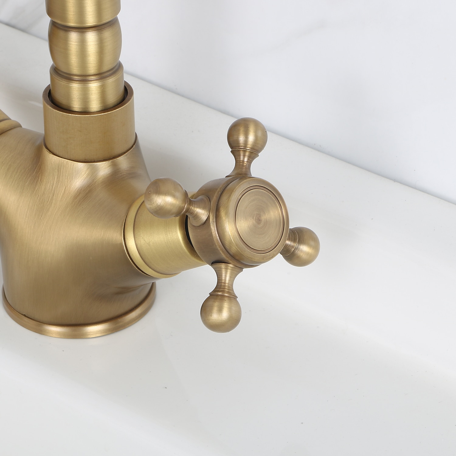 Single Handle Kitchen Faucet Antique Brass One Hole Rotatable Standard Spout/Tall/High Arc Brass Antique/COD Kitchen Faucet with Supply Lines / Adjustable to Cold and Hot Water 2025 - CAD $79.99 –P13